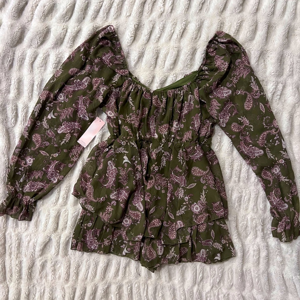 Inspired hearts xl quarter sleeve. Flowing lite material. NWT